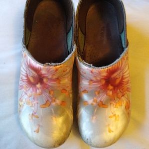 Dansko size 41 clogs silver with flowers